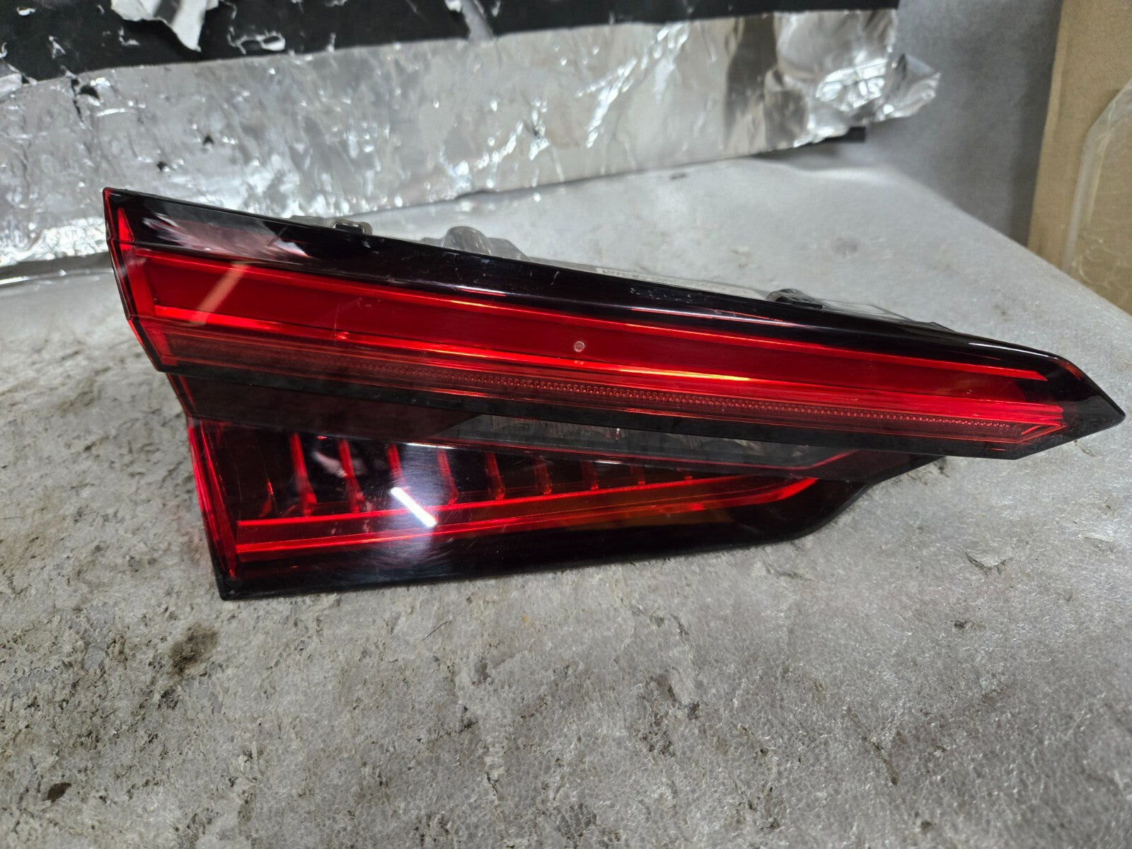 2018-2019 AUDI A5 S5 RS5  REAR LEFT SIDE INNER TAILLIGHT LAMP OEM 8W6945093A