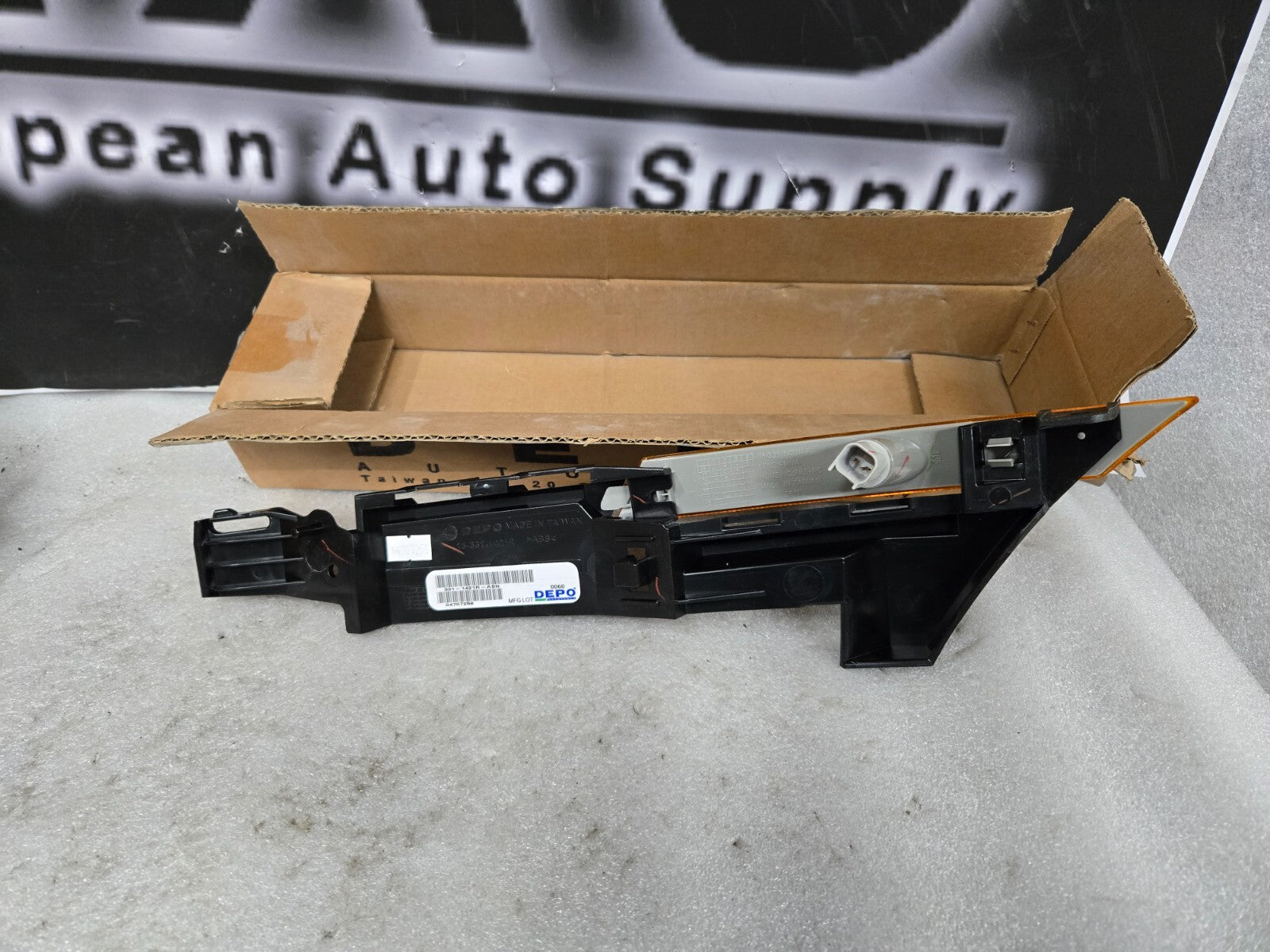2006-2009 Ford Fusion New Passenger Side Front Bumper Cover Light AFTERMARKET