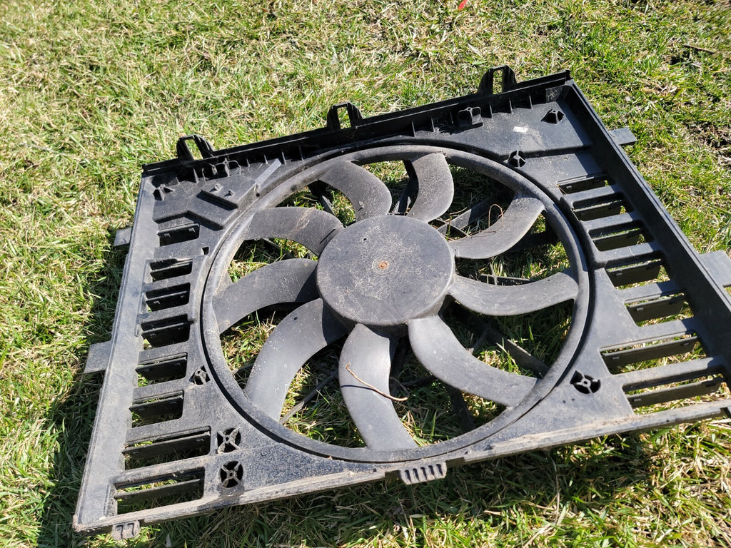 Porsche Cayenne 958 92A 2015 Radiator Cooling Thermo Fan 7P0121207B OEM