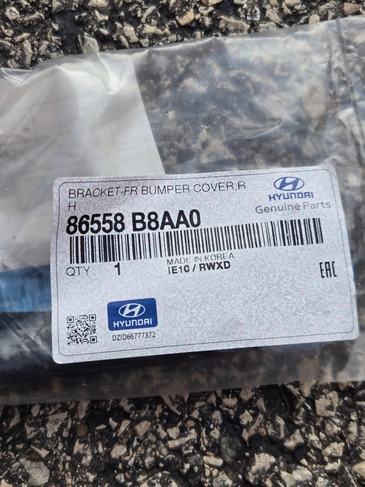Genuine Hyundai Outer Bracket Cover 86558-B8AA0 NEW OEM