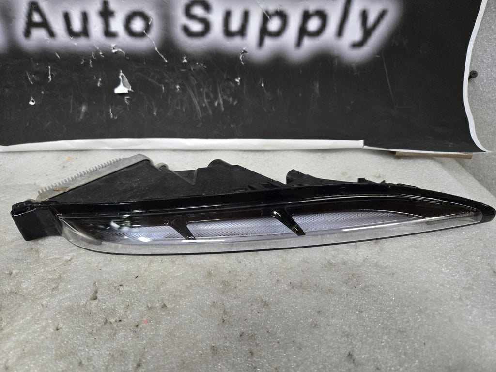 2019-2021 Porsche Macan Right Turn Signal Daytime Running Light OEM 95B953082B