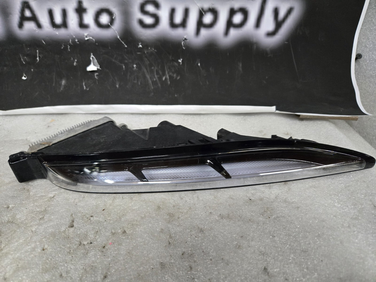 2019-2021 Porsche Macan Right Turn Signal Daytime Running Light OEM 95B953082B