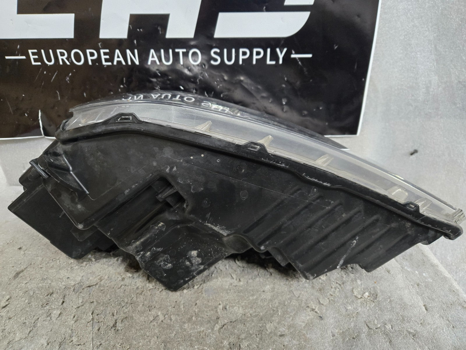 2023-2024 FORD MAVERICK FRONT RIGHT RH PASSENGER SIDE HEADLIGHT BLACK TRIM OEM