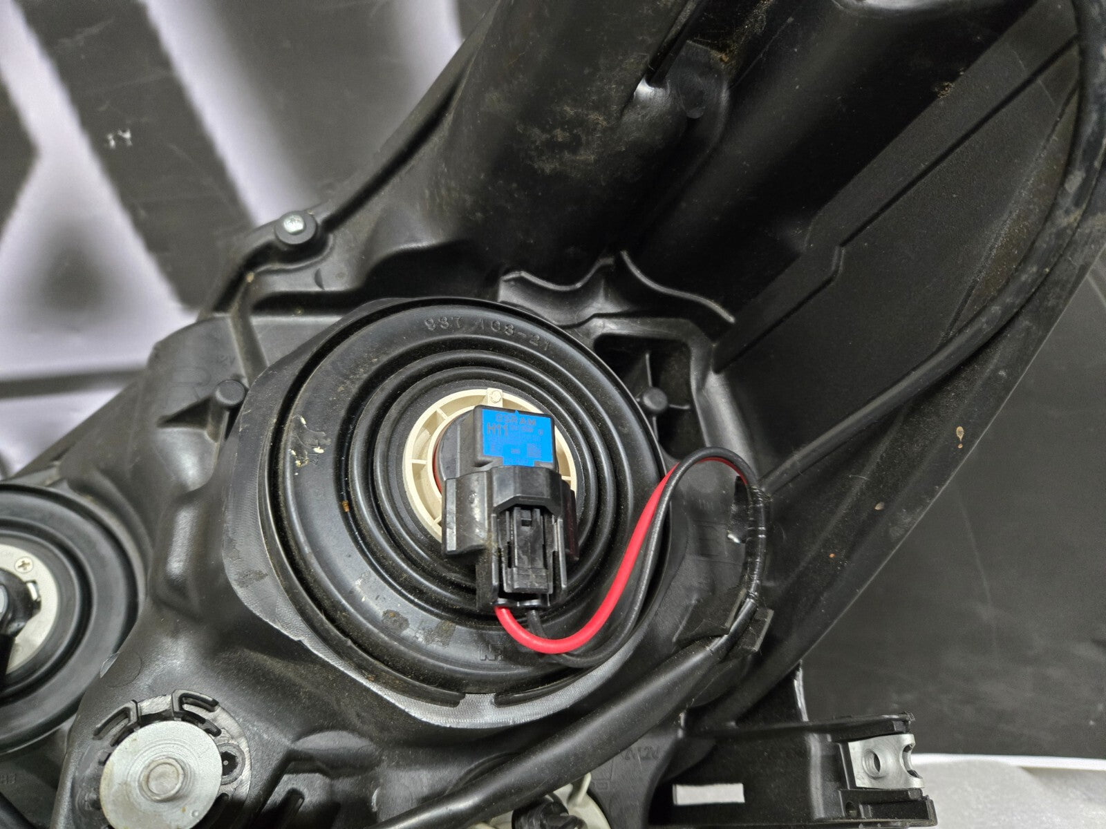 2015 2016 2017 Subaru Outback Legacy Halogen w/LED Right Headlight Lamp OEM