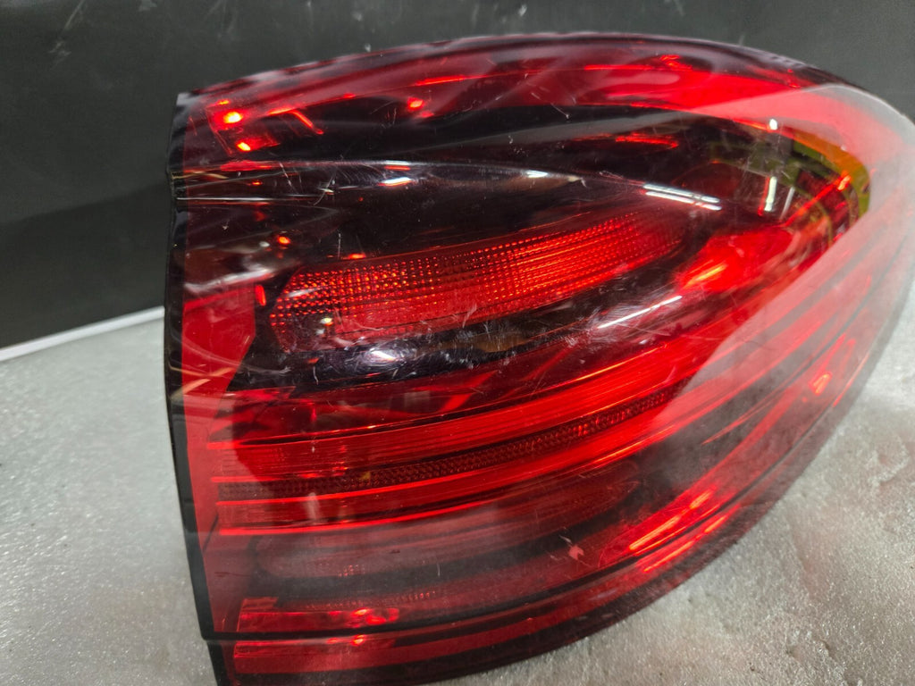 2015-2017 Porsche Cayenne Right RH Passenger Side Rear Tail Light 7P5945208R OEM
