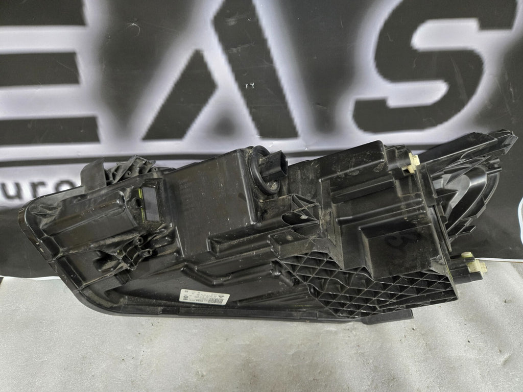 2018 2019 2020 Chevrolet Equinox Headlight Halogen Right RH GM OEM 84428284