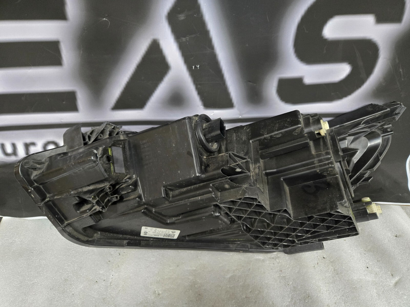 2018 2019 2020 Chevrolet Equinox Headlight Halogen Right RH GM OEM 84428284