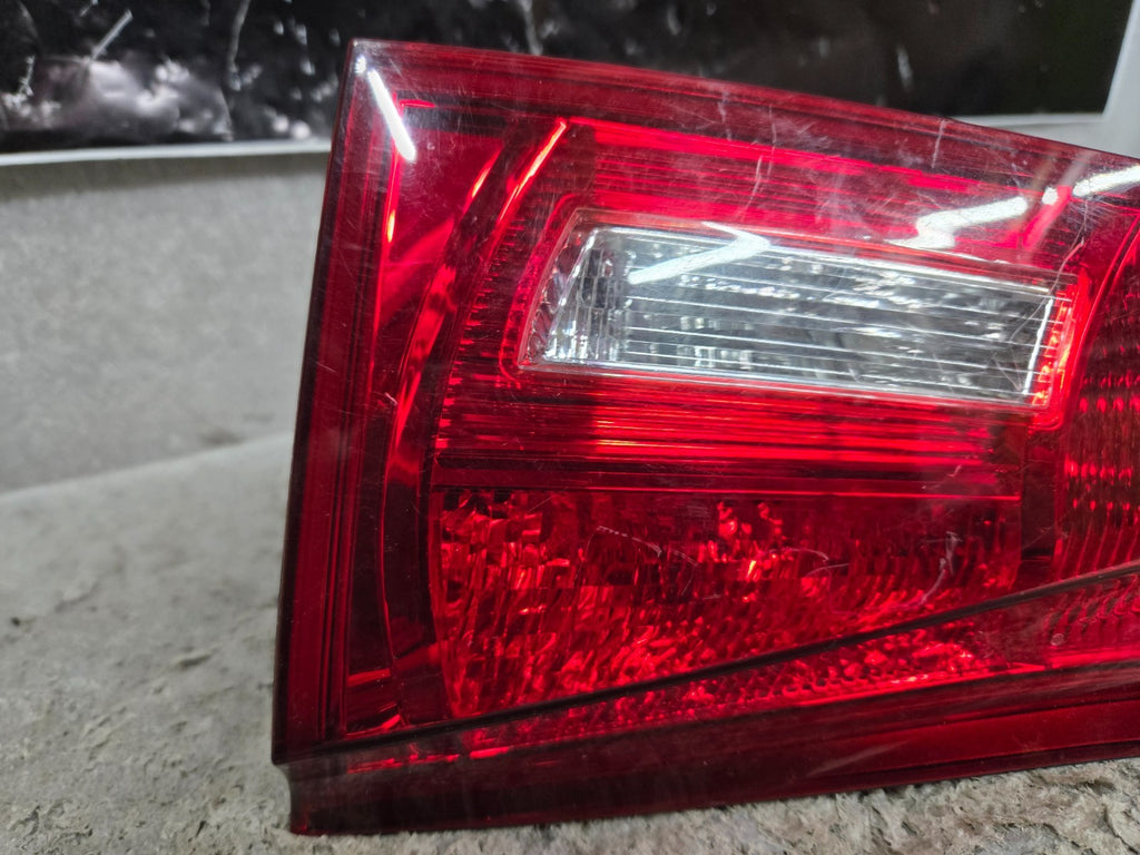 2006-2008 LEXUS IS250 IS350 IS250 RIGHT PASSENGER INNER TAIL LIGHT LAMP OEM