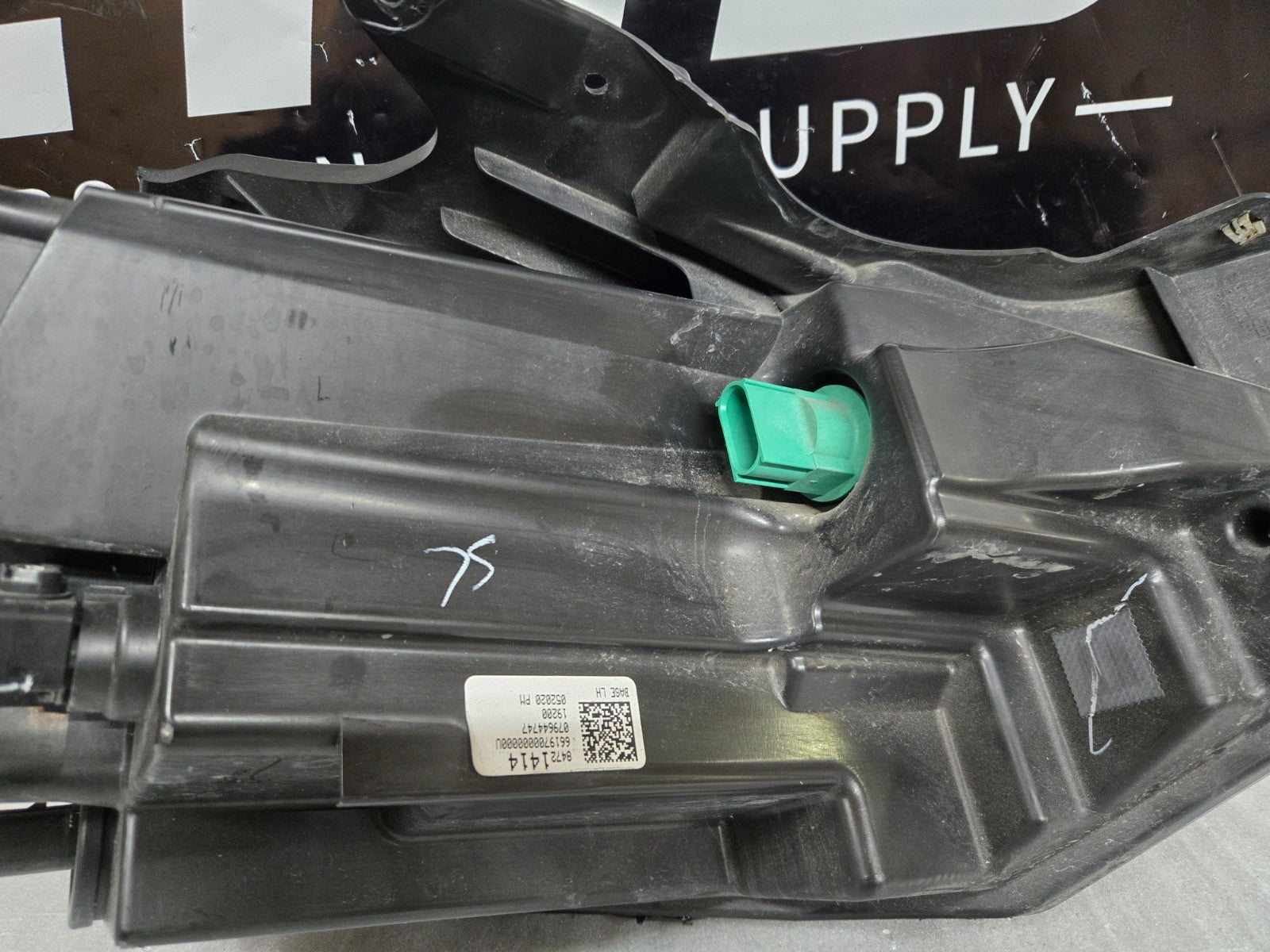 2018-2021 Chevrolet Traverse Xenon HID Headlight Left LH Driver OEM 84721414