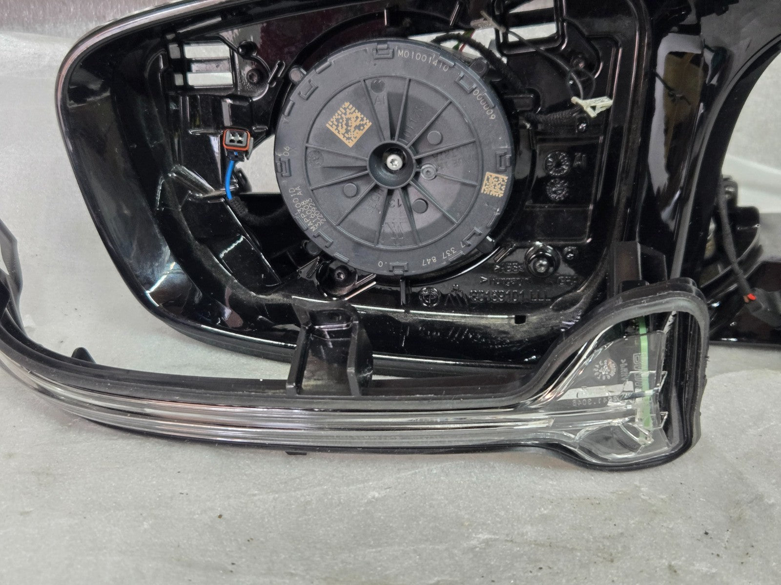 2019-2025 BMW M850IX Left LH Driver Side Power Mirror Base OEM 51167885459
