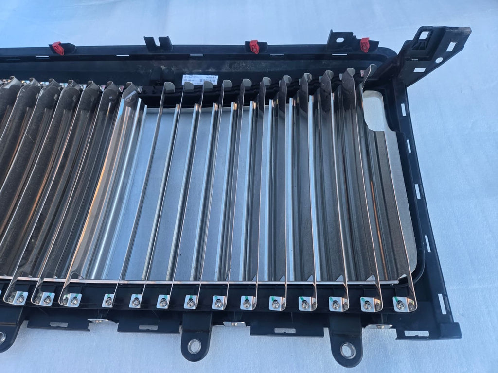 2019 - 2023 Rolls-Royce Cullinan Front Center Chrome Radiator Grille OEM 7448950