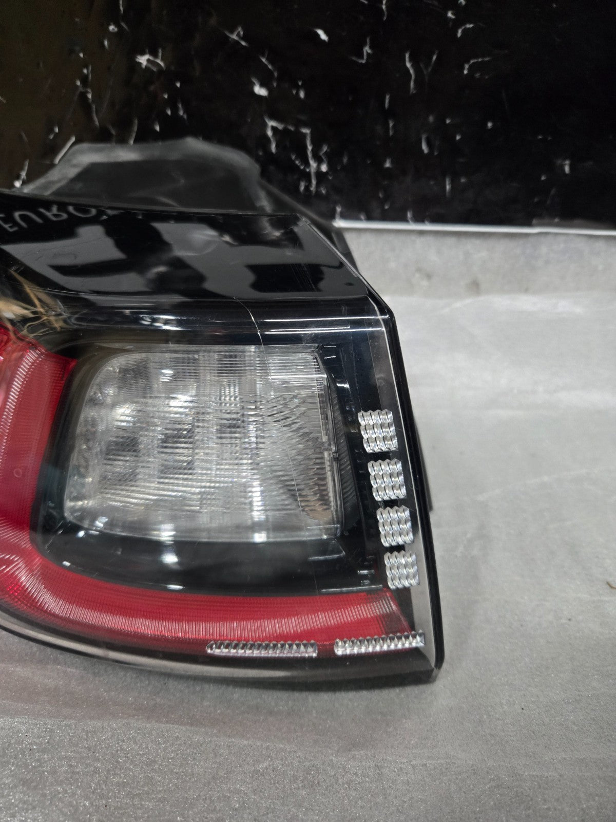 2019-2023 JEEP CHEROKEE REAR LEFT LH QUARTER PANEL TAIL LIGHT LED OEM