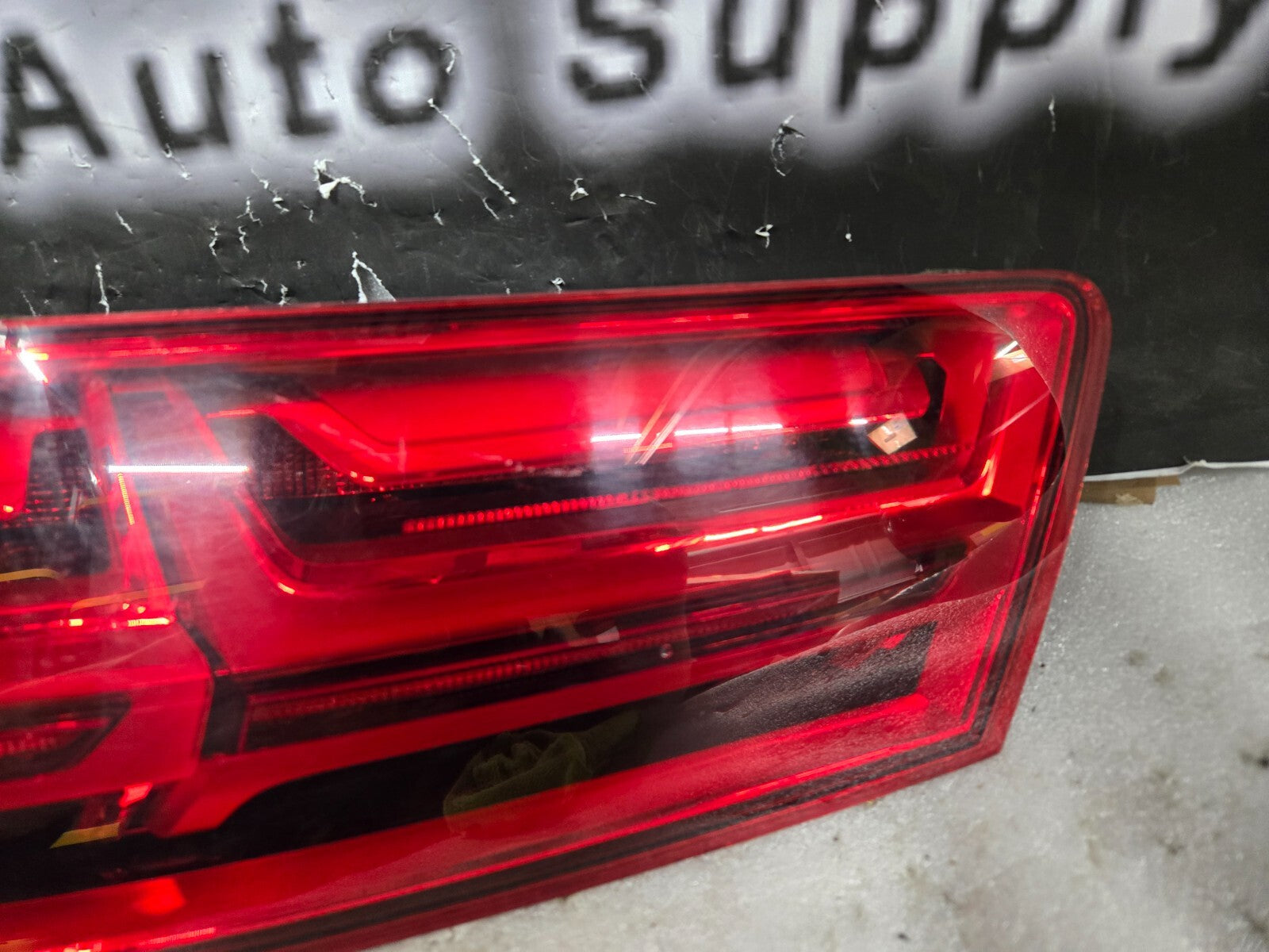 2016-2018 AUDI Q7 Left LH Drivers Side LED Tail Light Lamp Upper 4M0945093D OEM