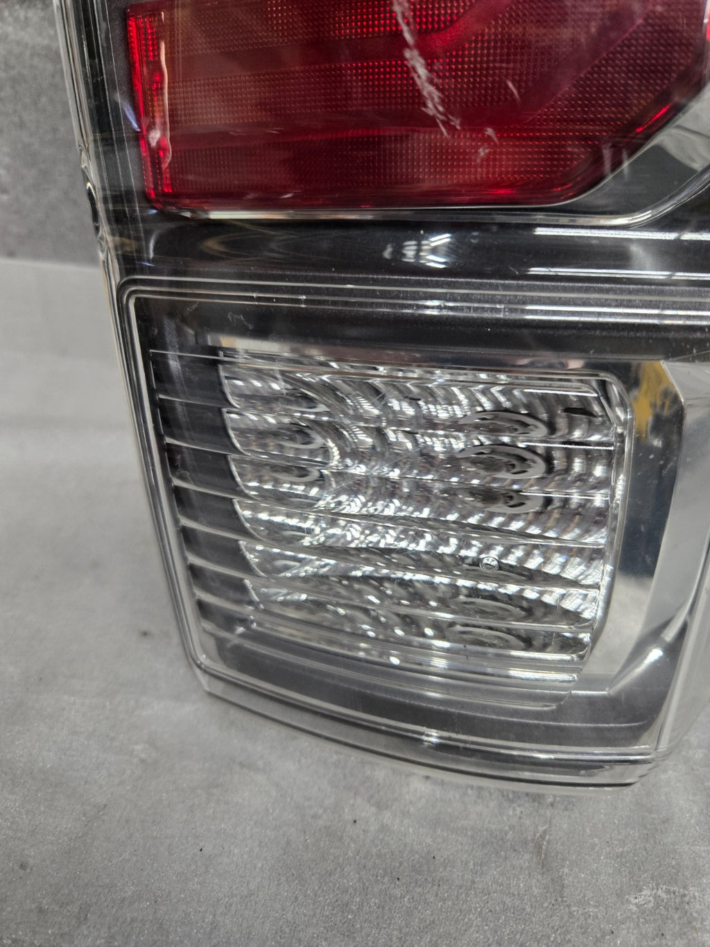 2016-2019 TOYOTA TACOMA RIGHT RH PASSENGER TAILLIGHT TAIL LIGHT OEM