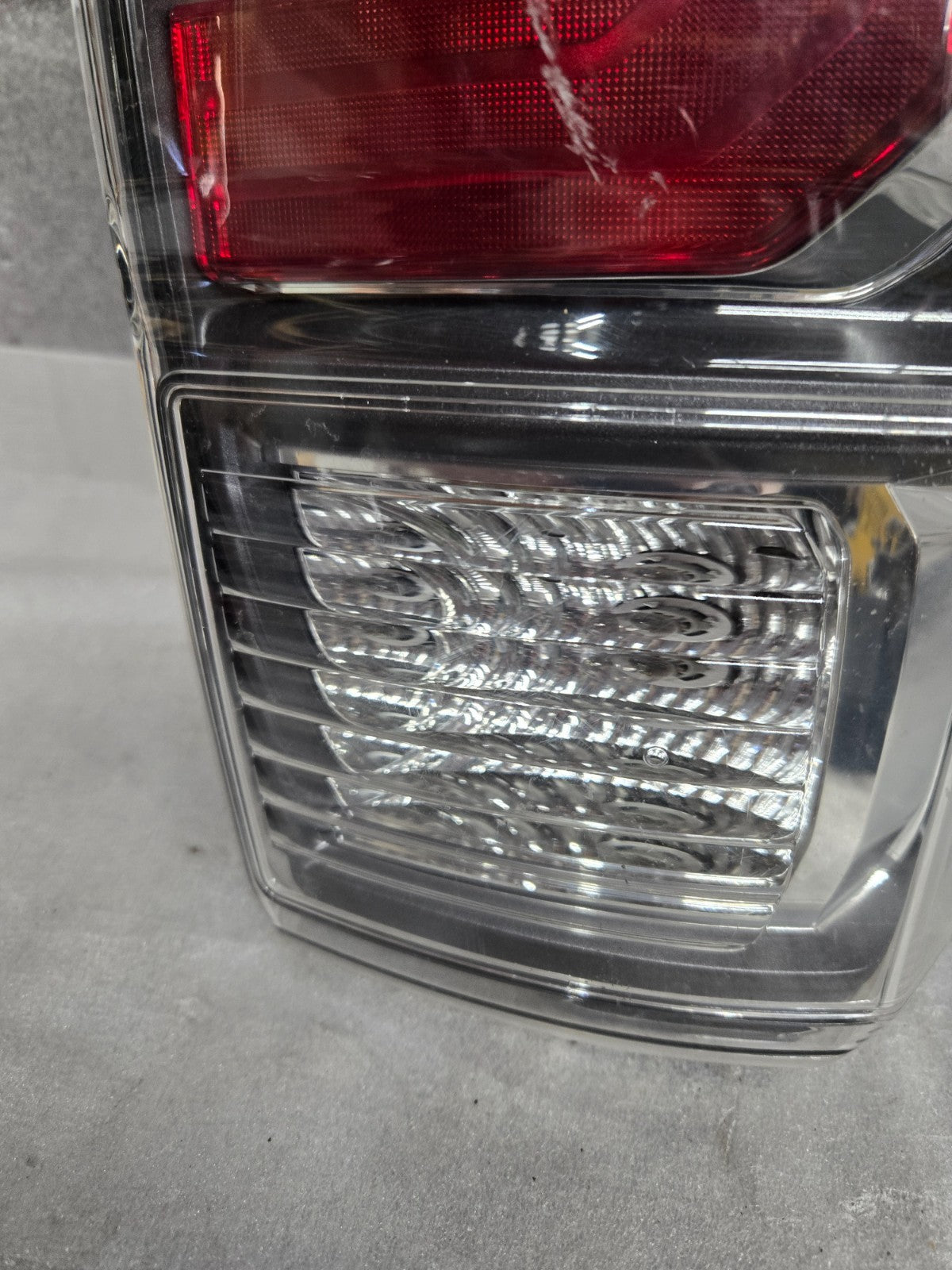 2016-2019 TOYOTA TACOMA RIGHT RH PASSENGER TAILLIGHT TAIL LIGHT OEM