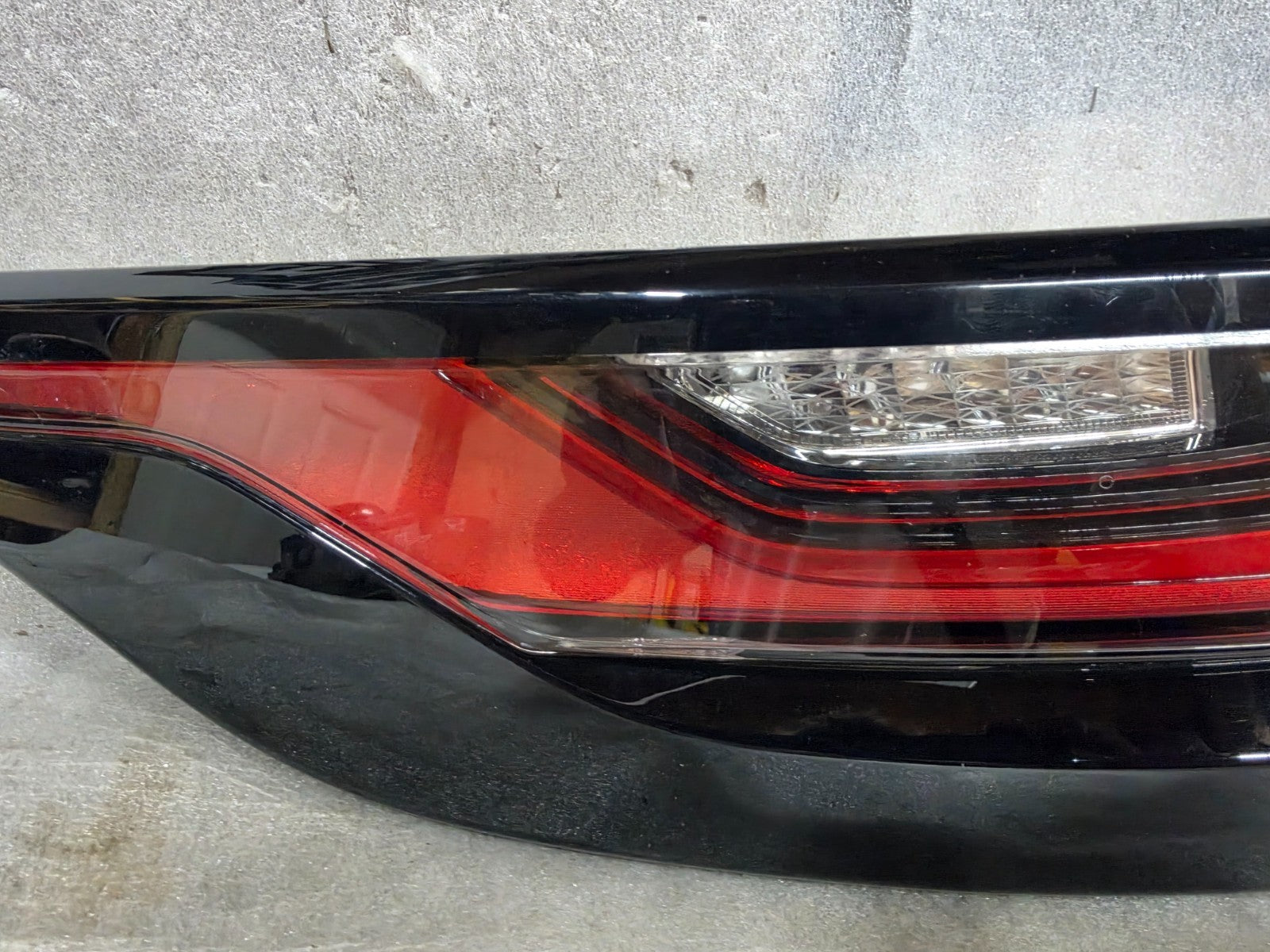 2018-2023 RANGE ROVER VELAR REAR LEFT DRIVER OUTER LED TAIL LIGHT OEM LR181914