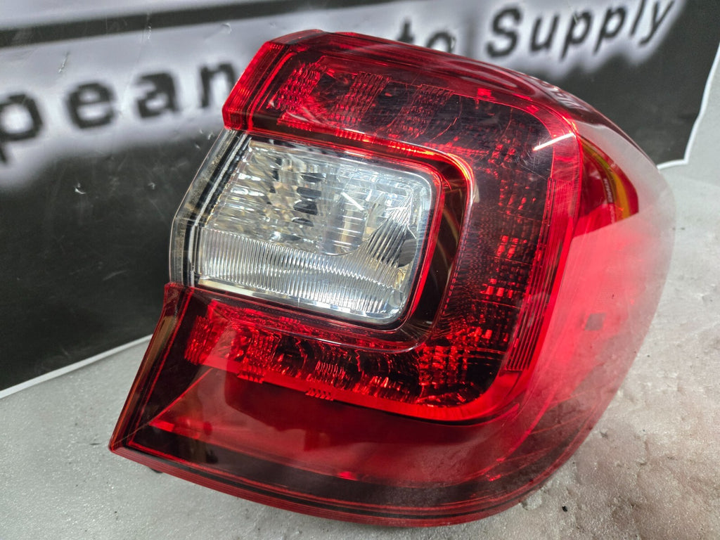 2015-2019 SUBARU OUTBACK HALOGEN HALOGEN REAR RIGHT RH TAIL LIGHT OEM