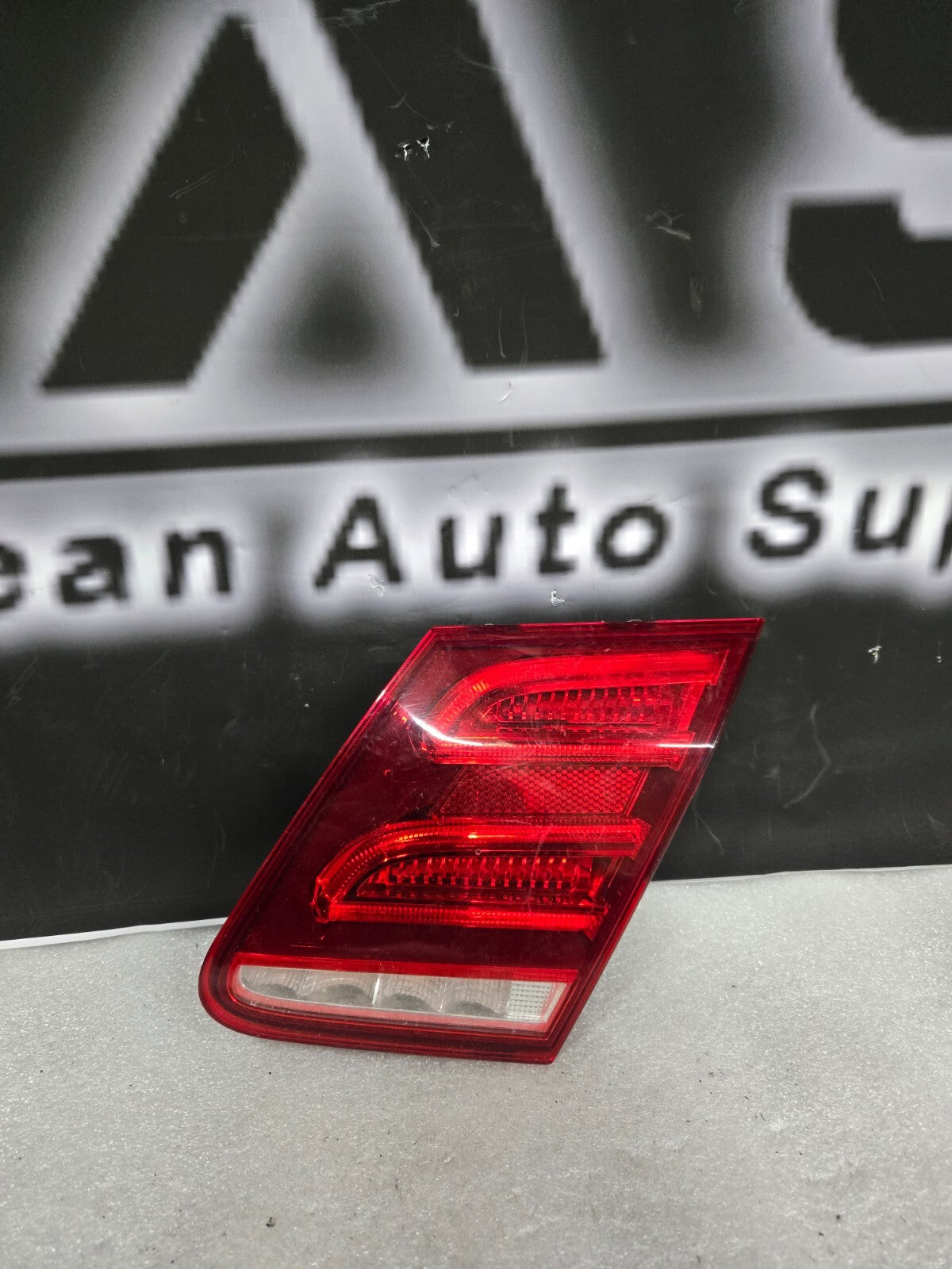 14-16 Mercedes W212 E350 Rear RH Right Side Inner Taillight Tail Light Lamp OEM