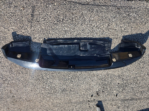 15-20 CHEVROLET SUBURBAN TAILGATE LIFTGATE ROOF SPOILER LOWER COVER OEM 22892618