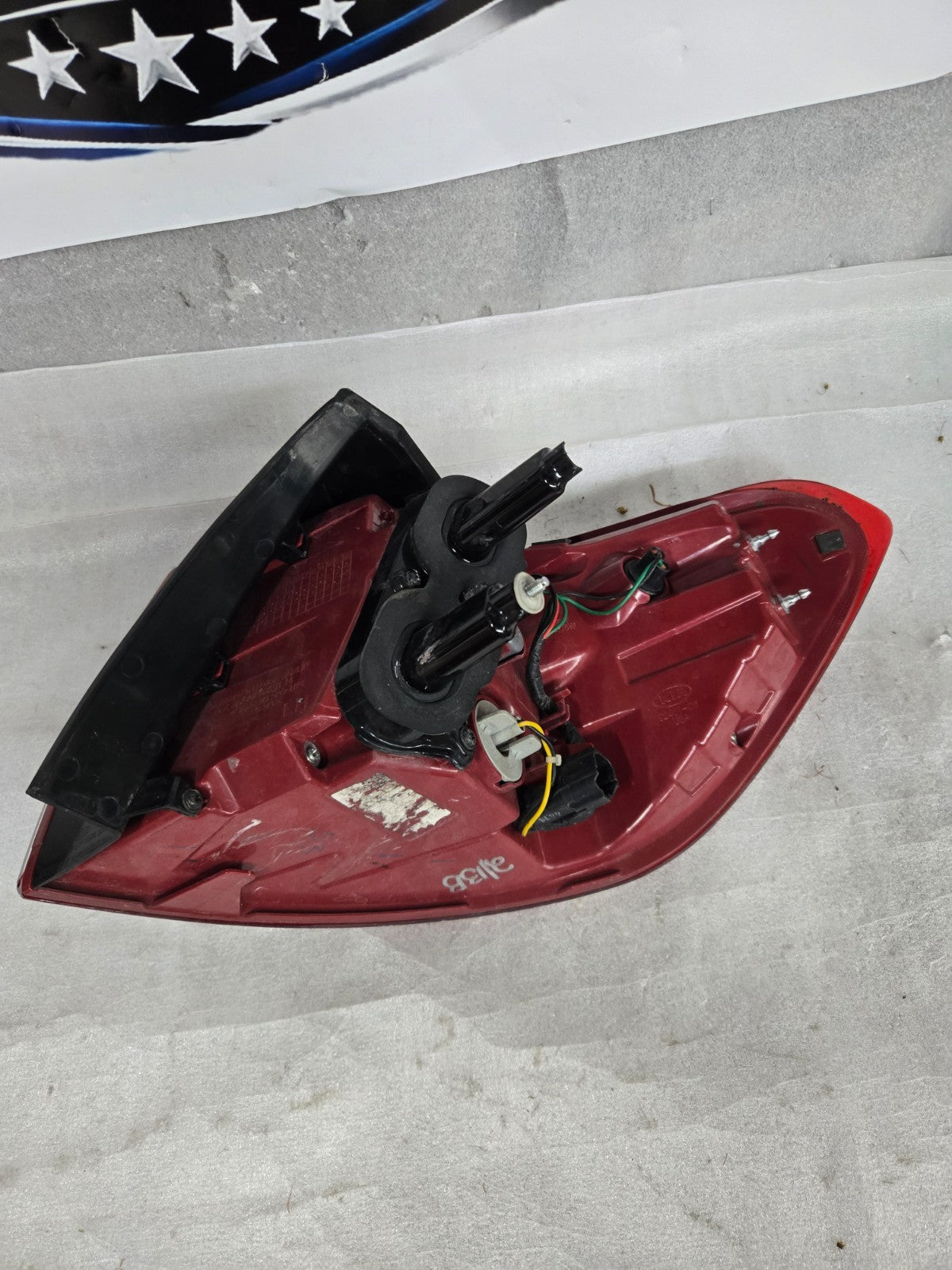 2016 - 2018 KIA SORENTO LEFT DRIVER SIDE OUTER TAILLIGHT OEM 92401-C6