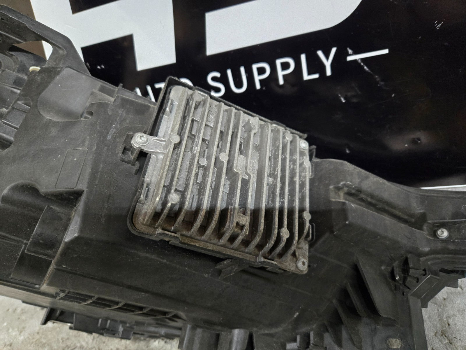 2018-2022 Volvo XC60 Left Driver Side FULL LED Headlight OEM 32228490 COMPLETE!!