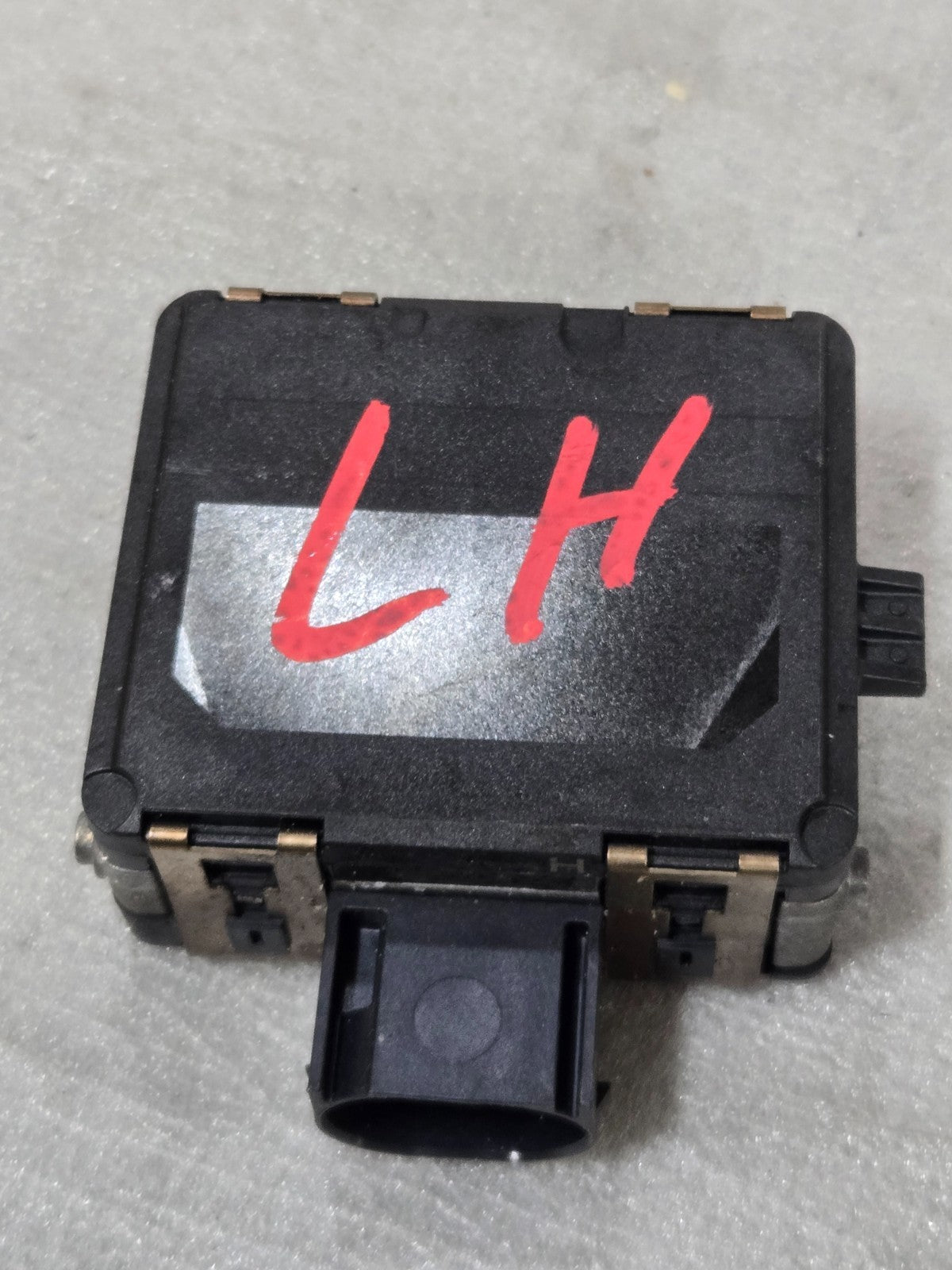2016-2022 Bentley Bentayga Blind Spot Radar Sensor LH Left 4M0907590E OEM