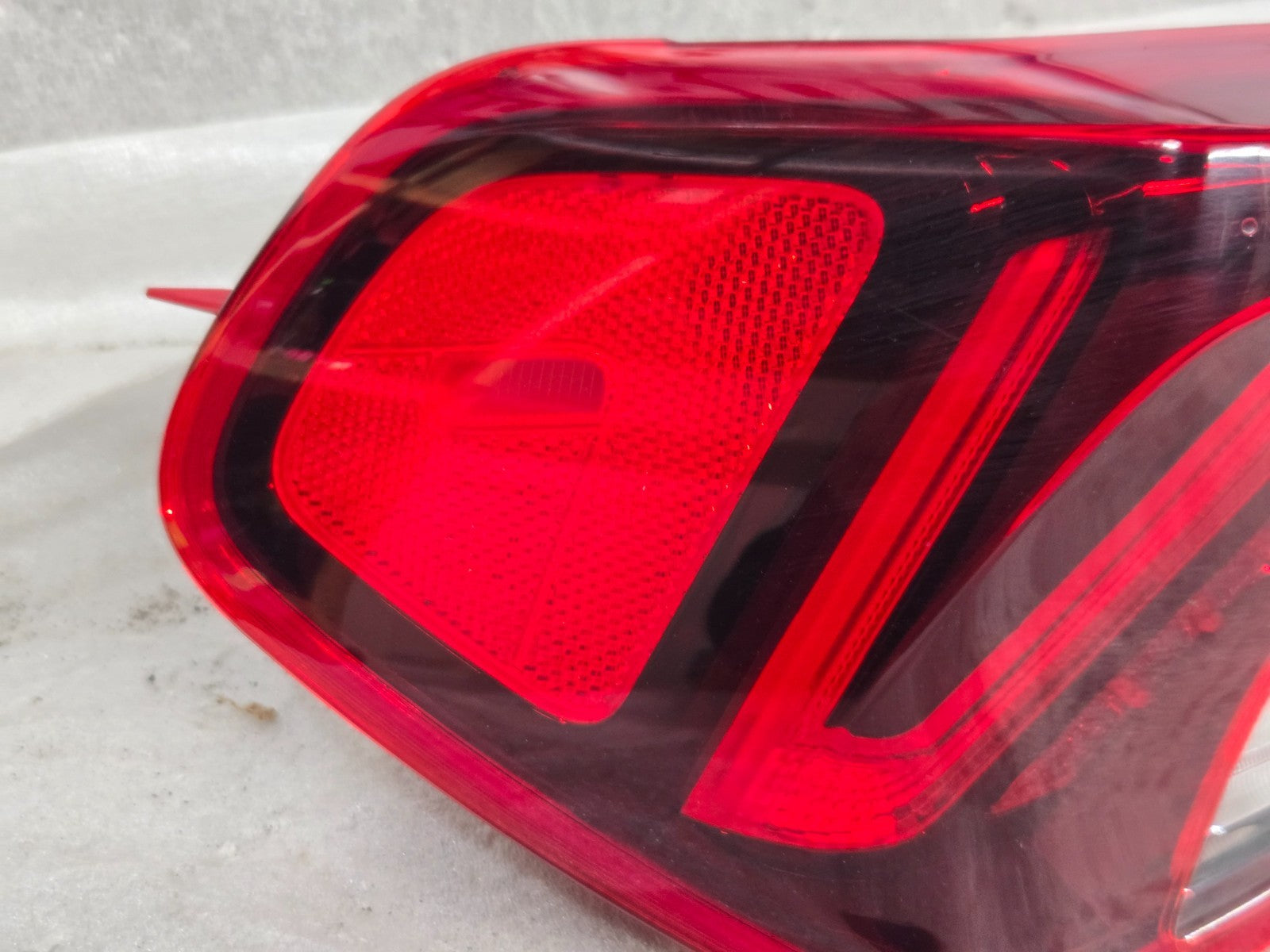2021-2024 KIA K5 REAR LEFT DRIVER SIDE OUTER TAIL LIGHT TAILLIGHT LAMP 92401-L3