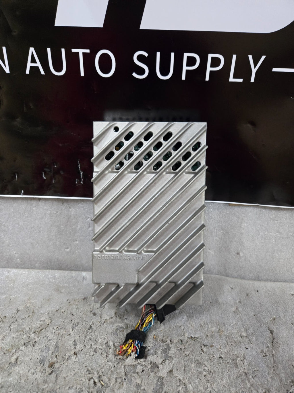 2010 - 2013 Mini Cooper Harman Kardon Amp Radio Stereo Amplifier OEM 9253890