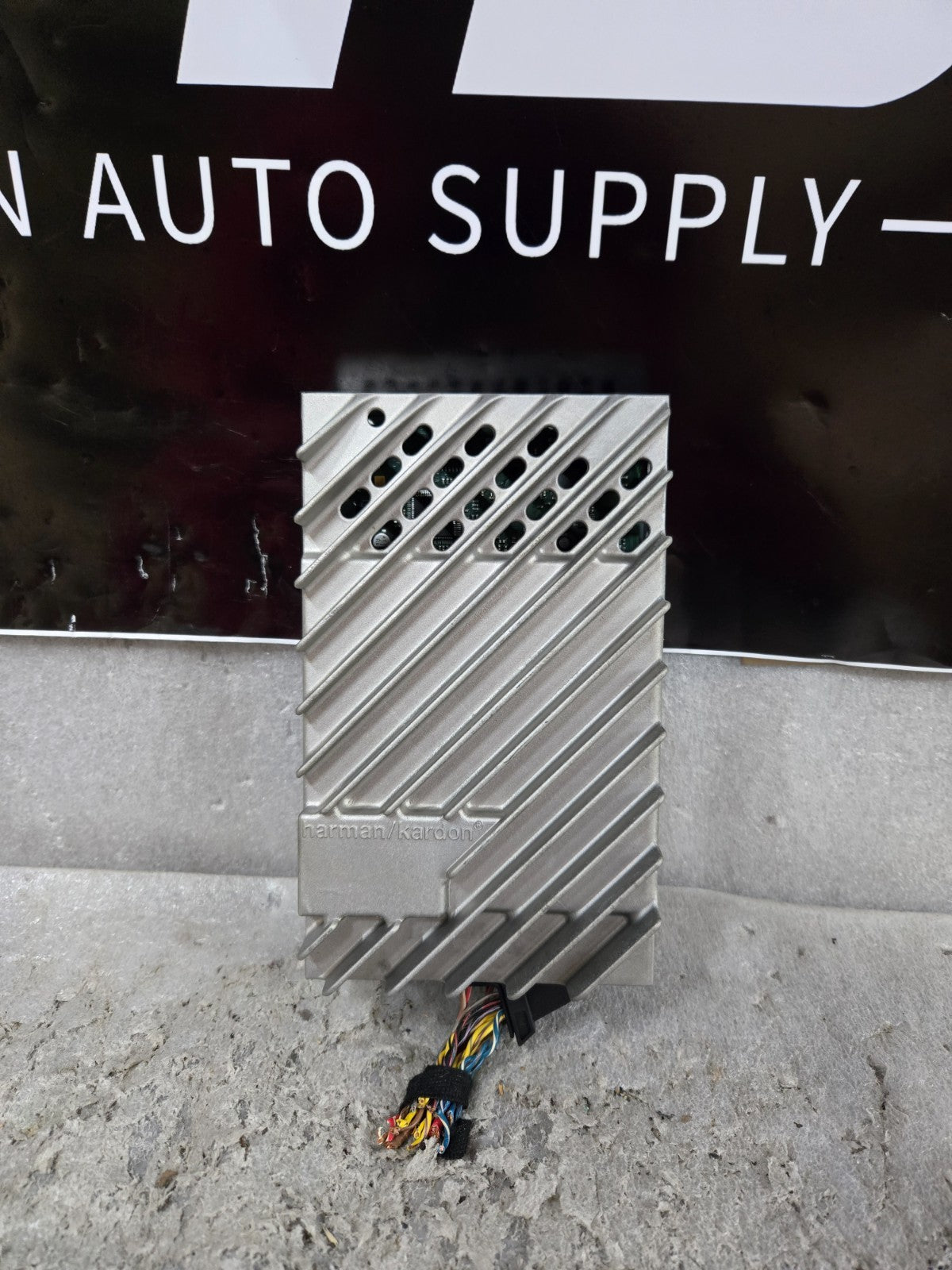 2010 - 2013 Mini Cooper Harman Kardon Amp Radio Stereo Amplifier OEM 9253890