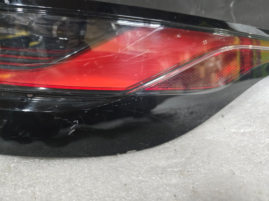 2018-2020 RANGE ROVER EVOQUE TAIL LIGHT REAR RIGHT PASSENGER K8D2-13404-BE OEM