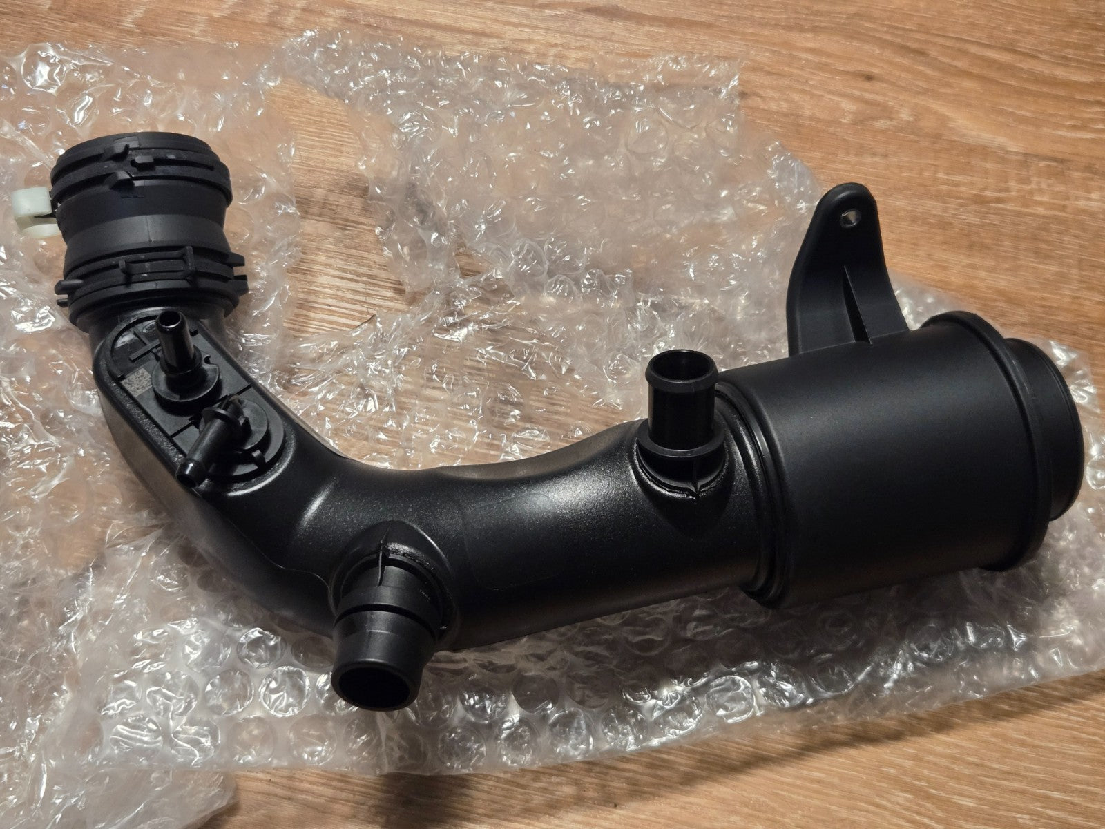 2017 - 2020 JAGUAR XE 2.0L ENGINE AIR CLEANER INTAKE PIPE HOSE TUBE OEM NEW