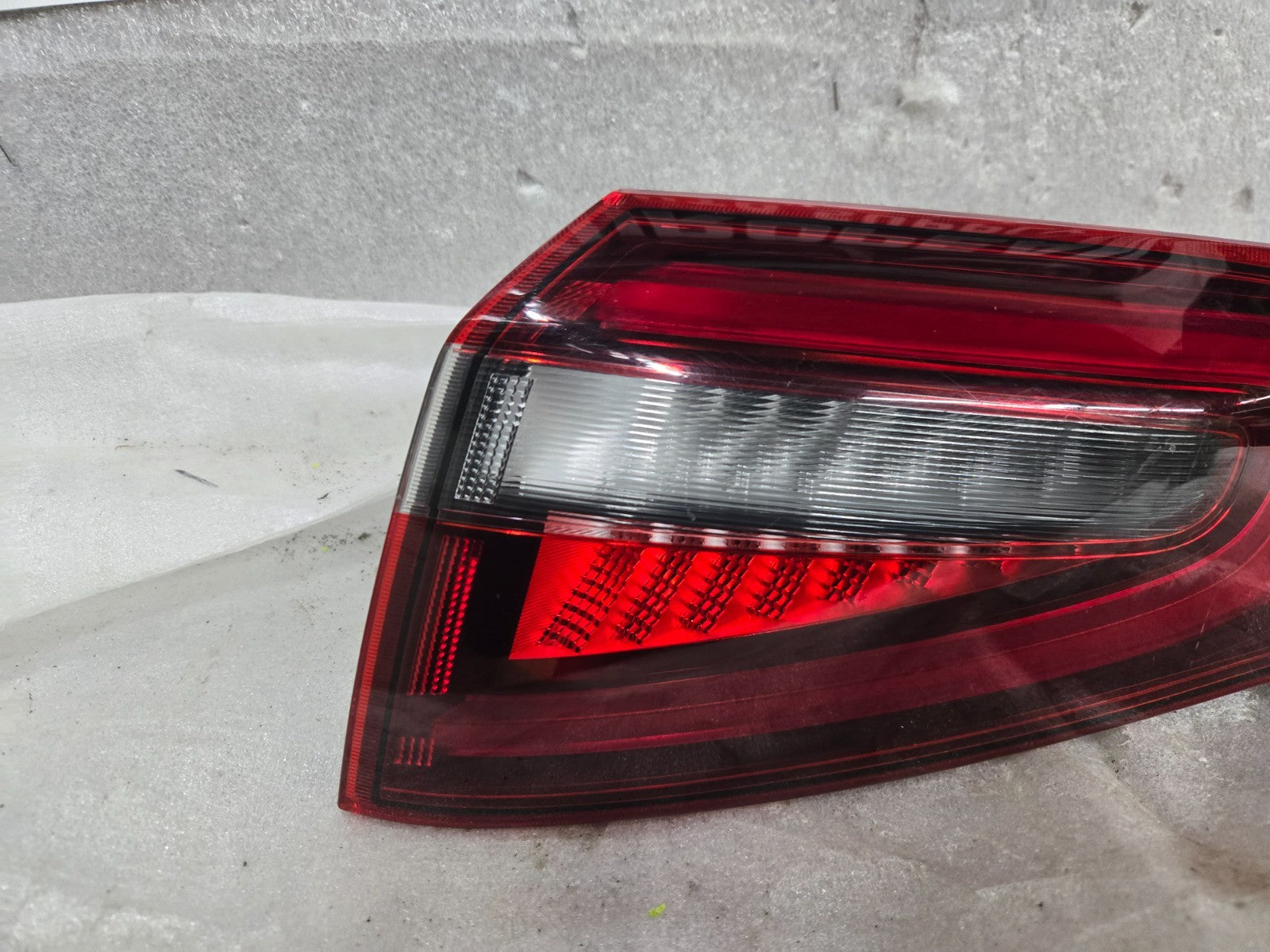 2017-2023 Alfa Romeo Stelvio Rear Right Outer LED Tail Light Lamp OEM 20791999