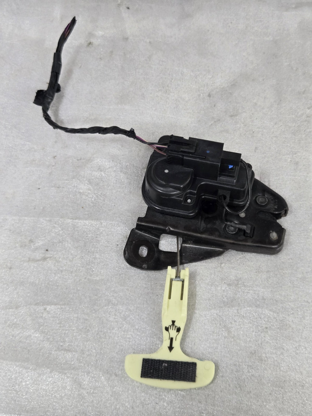 2014 - 2024 Maserati Ghibli Trunk Lid Handle Lock Latch Actuator OEM 670154980