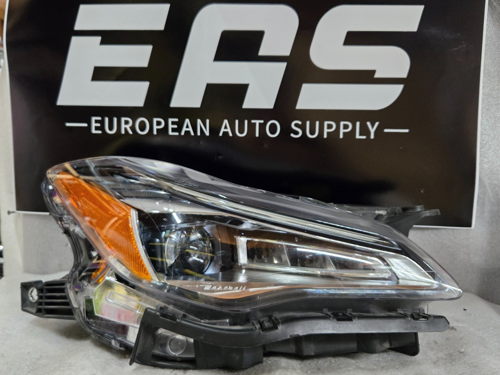 2018-2021 MASERATI QUATTROPORTE M156 RIGHT HEADLIGHT LED OEM 670100620 COMPLETE