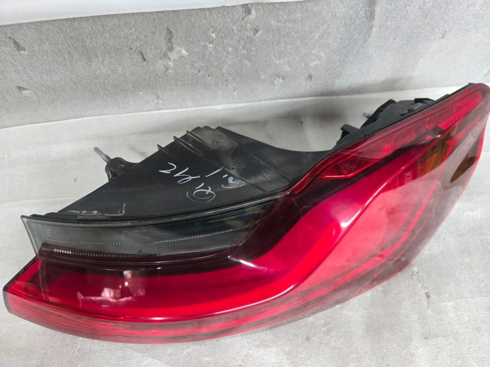 2019-2023 BMW X4 G02 REAR RH RIGHT PASSENGER OUTER QUARTER TAIL LIGHT LAMP OEM