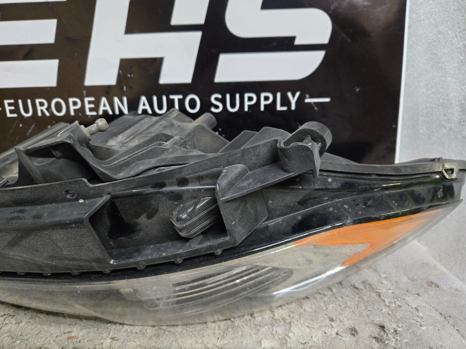 2013-2016 Ford Fusion Halogen Right Side Headlight Assembly OEM DS73-13W029-CD