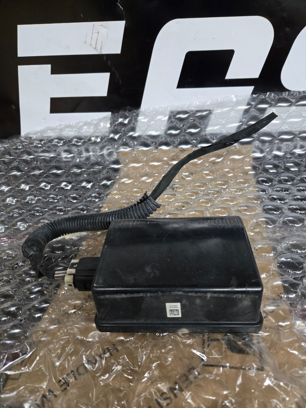 2017-2019 CADILLAC ESCALADE FORWARD RANGE RADAR SENSOR MODULE OEM 84396959