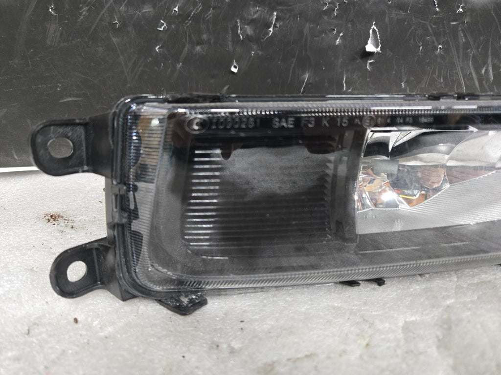 2018-2022 Volkswagen Tiguan Right Passenger Side Halogen Fog Light 5NL941700 OEM