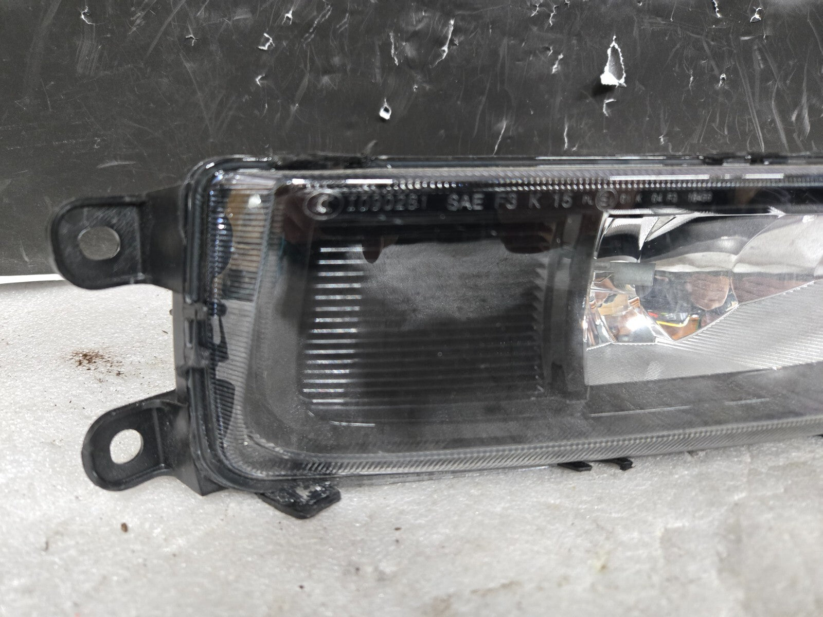2018-2022 Volkswagen Tiguan Right Passenger Side Halogen Fog Light 5NL941700 OEM