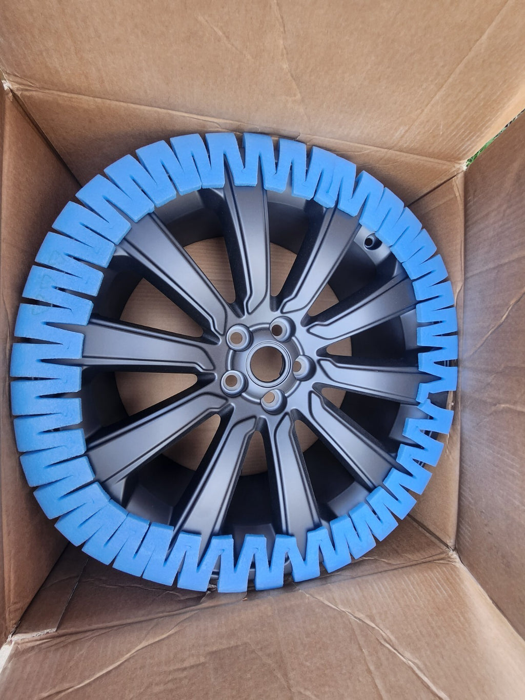 Genuine Range Rover Velar 20" Inch Alloy Wheel LR091538 OEM