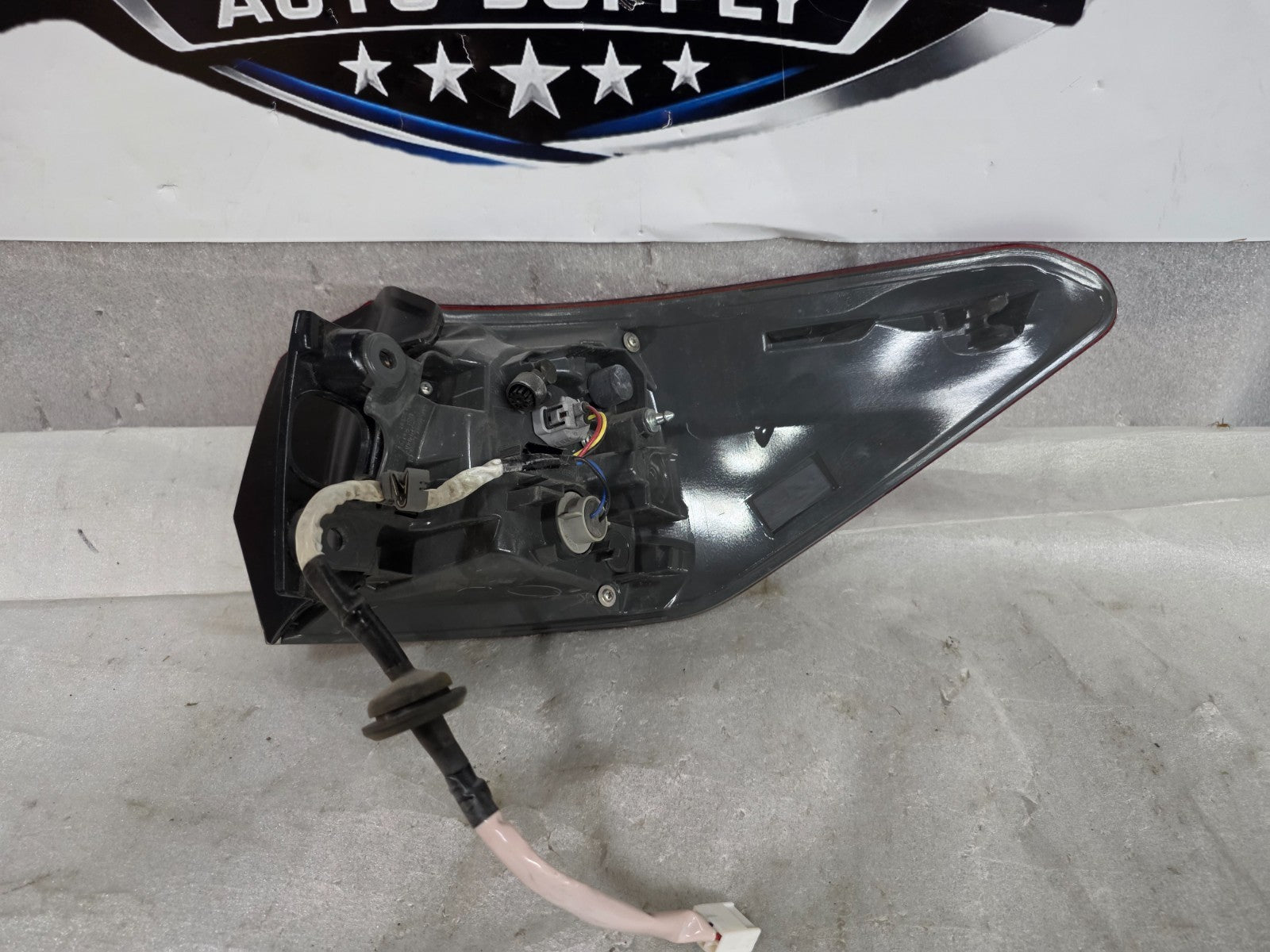 2017 2018 2019 TOYOTA HIGHLANDER TAIL LIGHT LEFT LH DRIVER SIDE OEM