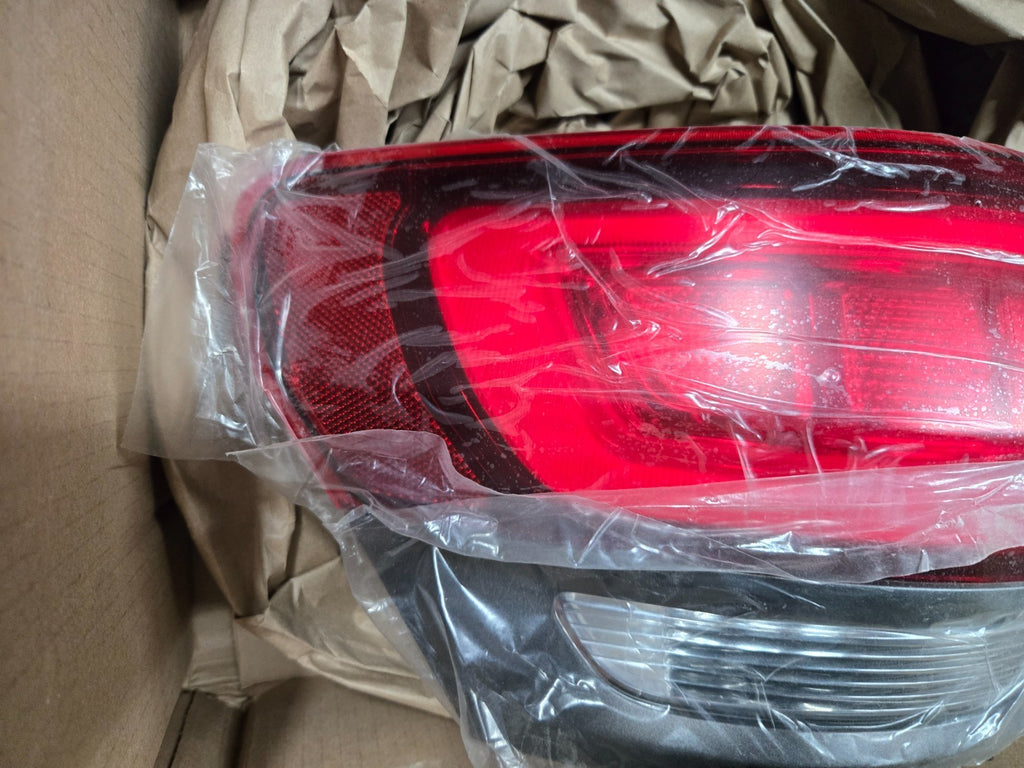 2018-2022 JEEP GRAND CHEROKEE DRIVER LEFT REAR TAILLIGHT LAMP OEM 68368395AC NEW