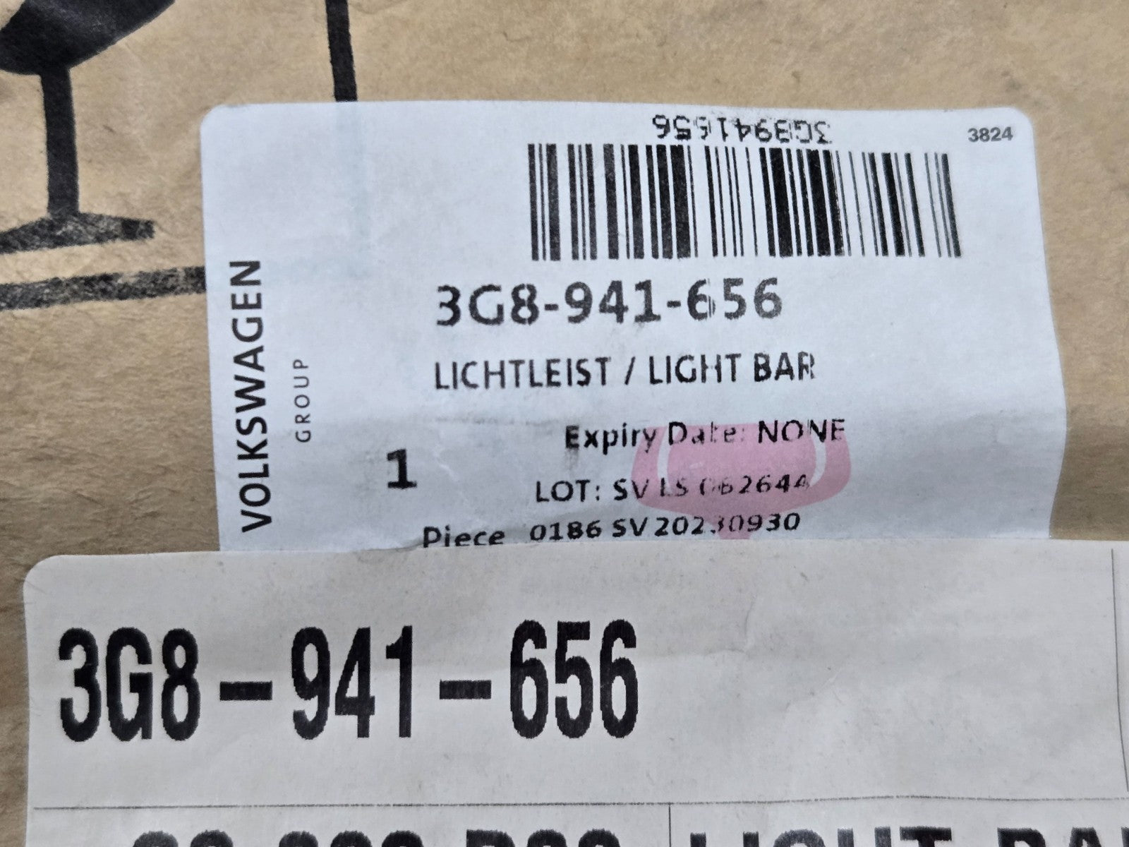 2021-2023 VOLKSWAGEN ARTEON LIGHT BAR NEW OEM 3G8941656