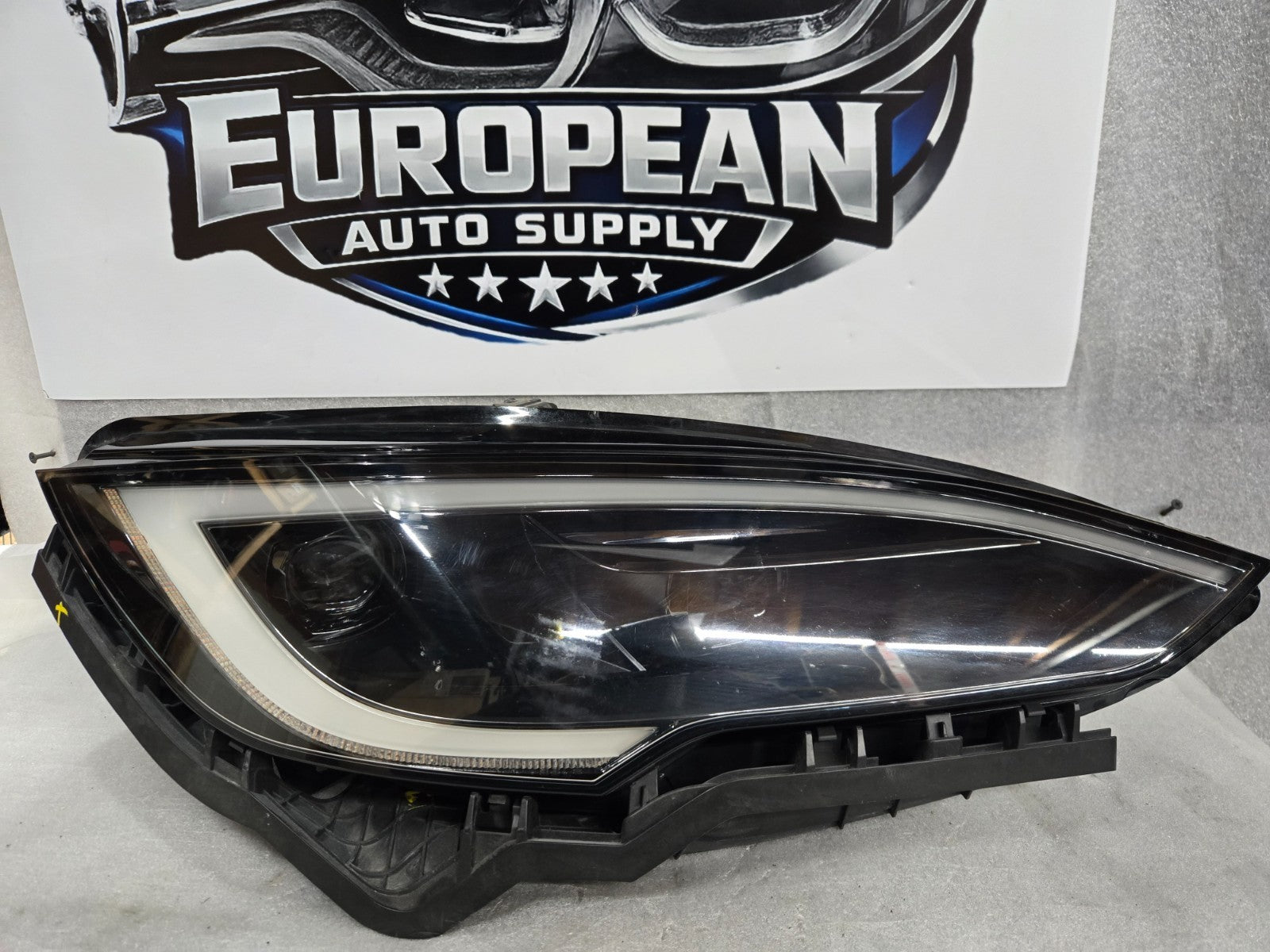 2022-2024 Tesla Model S Plaid Right RH Passenger LED Headlight OEM 1563714-95-C