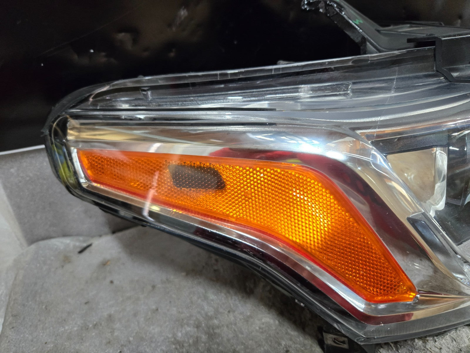 2018 2019 2020 2021 Chevrolet Traverse Headlight Xenon HID RH Right Side OEM