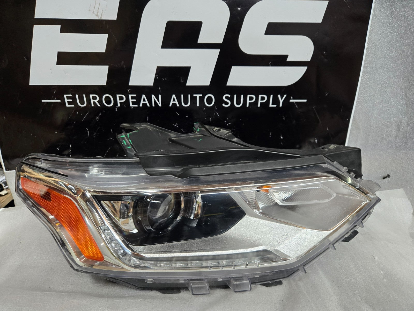2018-2021 Chevrolet Traverse Xenon HID Headlight Right RH Passenger OEM 84721415