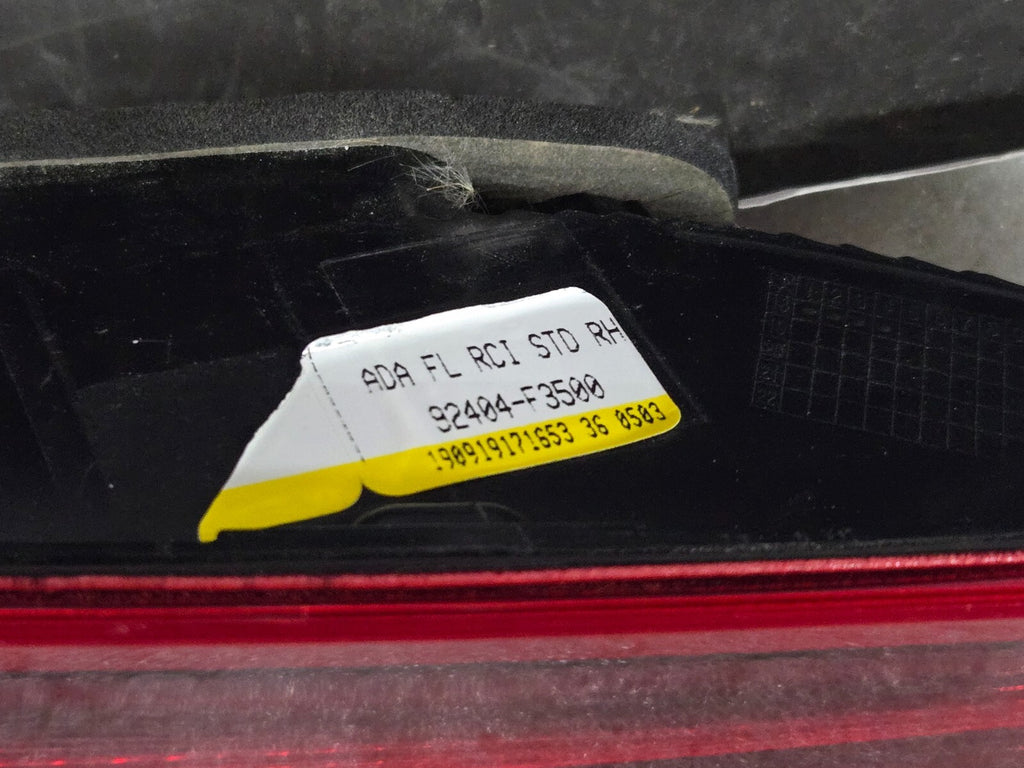 2019-2020 HYUNDAI ELANTRA RIGHT REAR TAIL LIGHT LAMP LED TRUNK MOUNT 92404-F3500