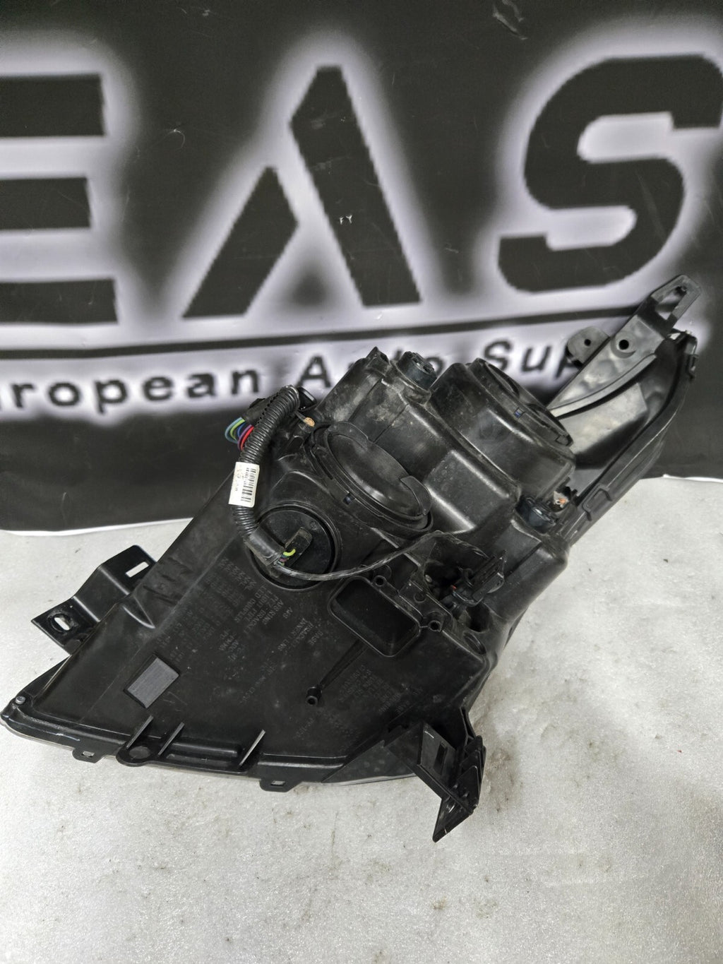 2010-2013 Cadillac SRX Right Passenger Side Headlight Halogen OEM 22853873