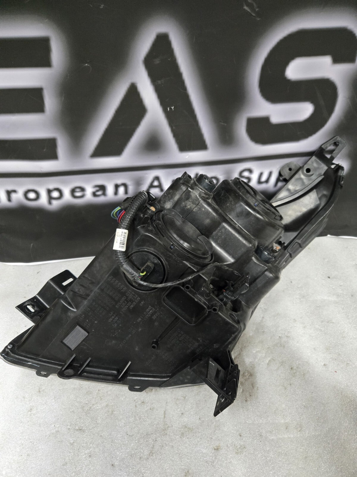 2010-2013 Cadillac SRX Right Passenger Side Headlight Halogen OEM 22853873