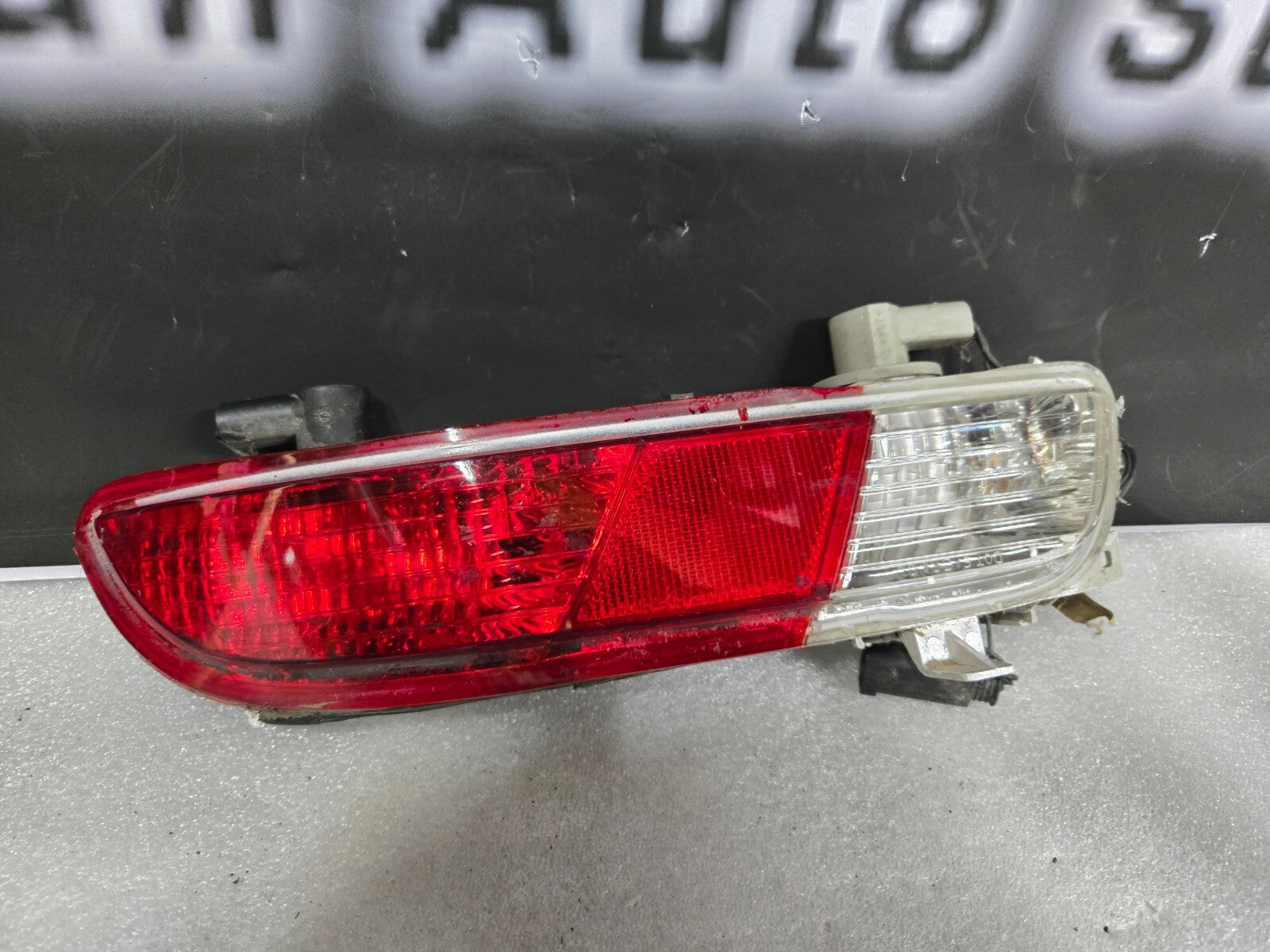 2004-2007 BMW 645ci Rear Bumper Tail Light Right Passenger OEM 63217165816